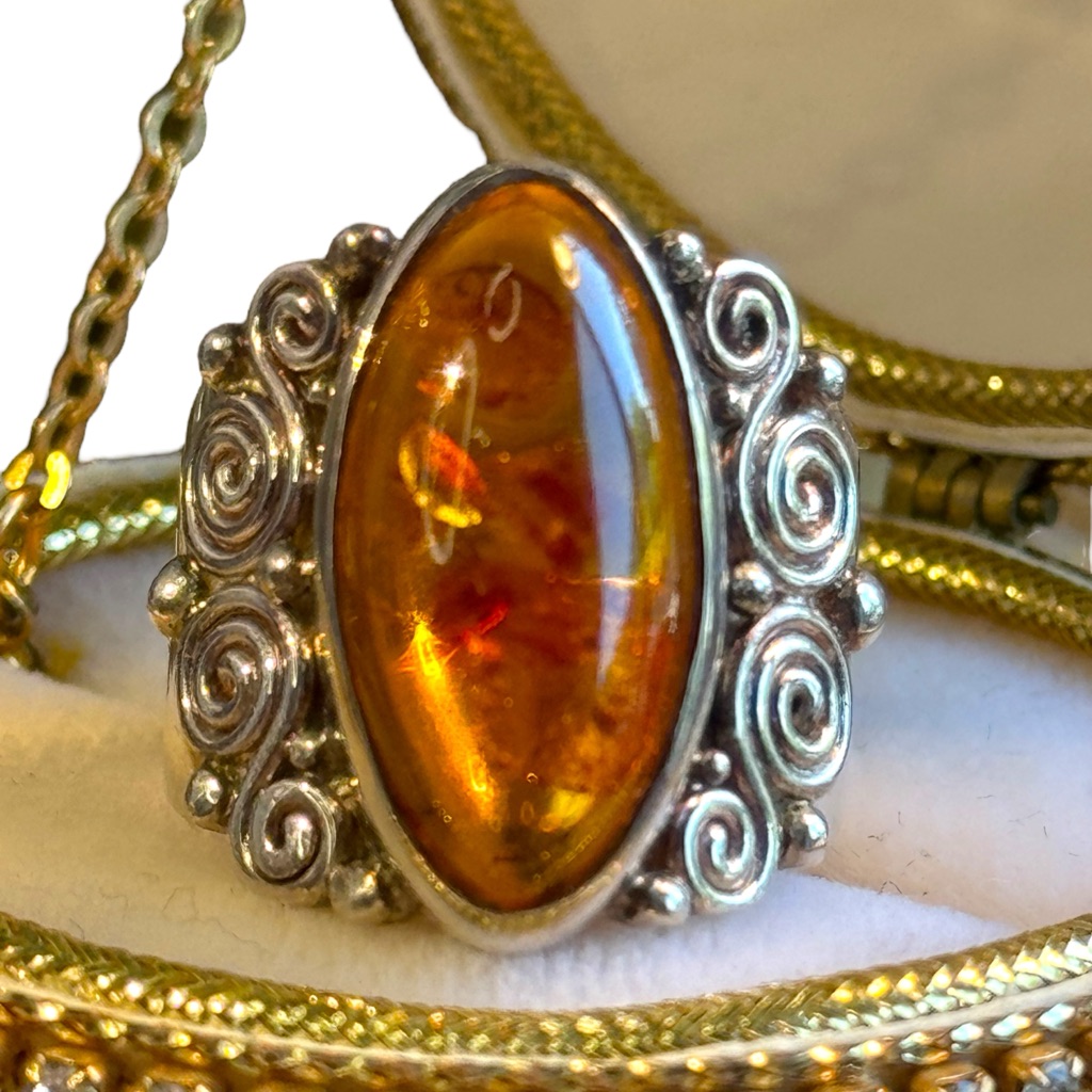 Lovely Sajen Amber Scrollwork Balenisian Ring
